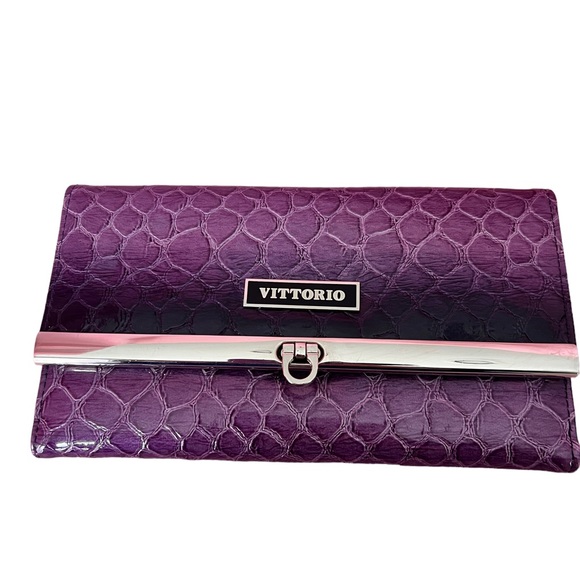 Purple handbag/purse and wallet. - Picture 11 of 16